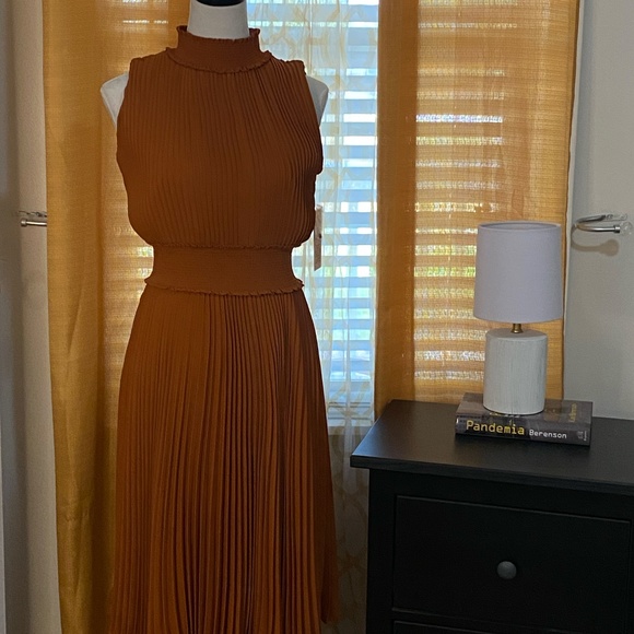 New !!! Gorgeous Nanette Lepore Midi Pleated Dress Size 4 - Picture 2 of 13